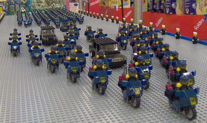 playmobil gendarme moto